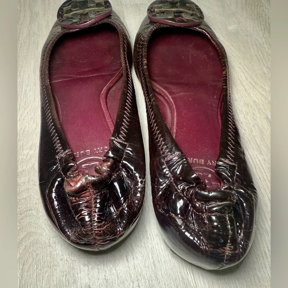 Tory Burch Dark Brown Patent Leather Ballet Flats Embossed Logo Size‎ 7
